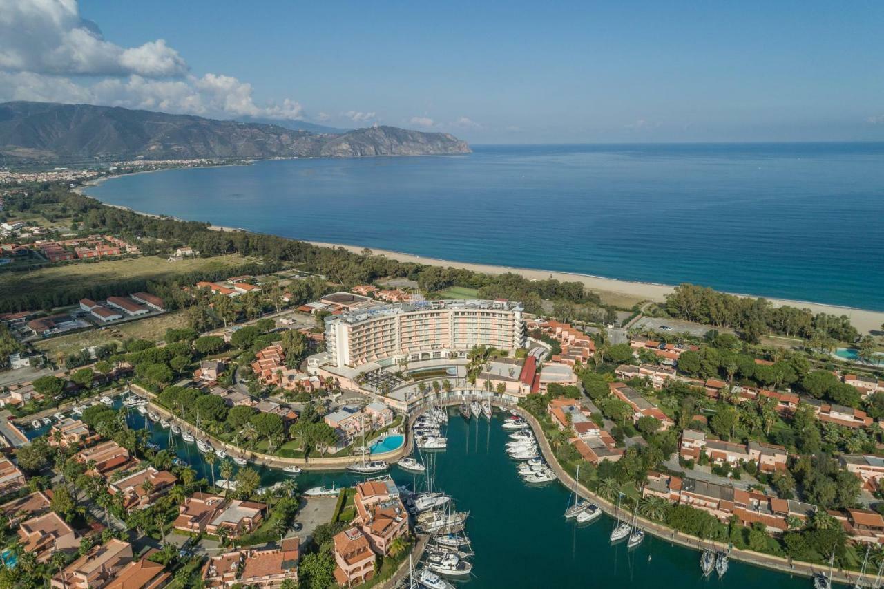 Residence Delfino, Portorosa Фурнарі Екстер'єр фото