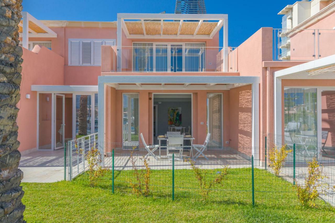 Residence Delfino, Portorosa Фурнарі Екстер'єр фото