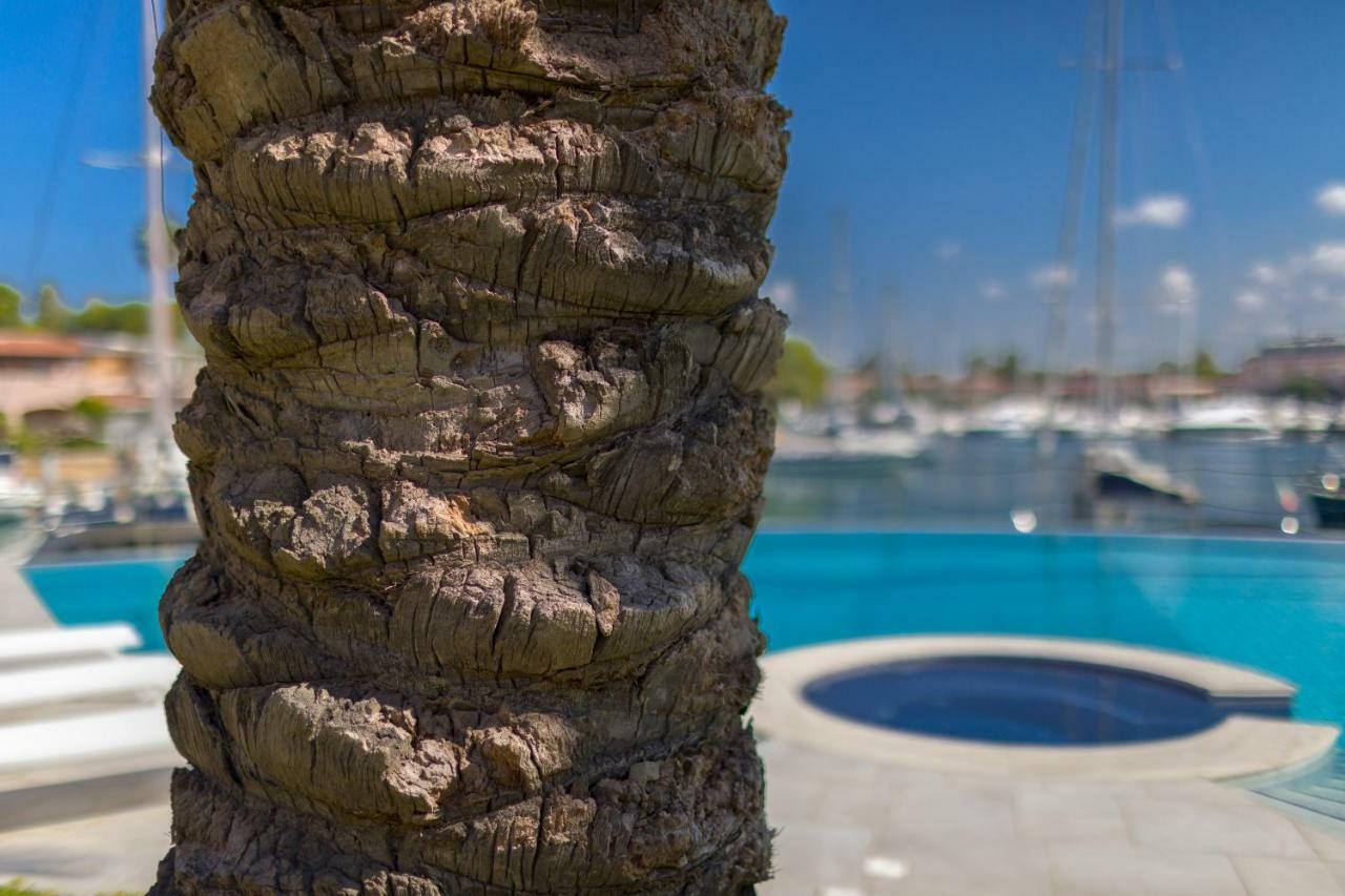 Residence Delfino, Portorosa Фурнарі Екстер'єр фото