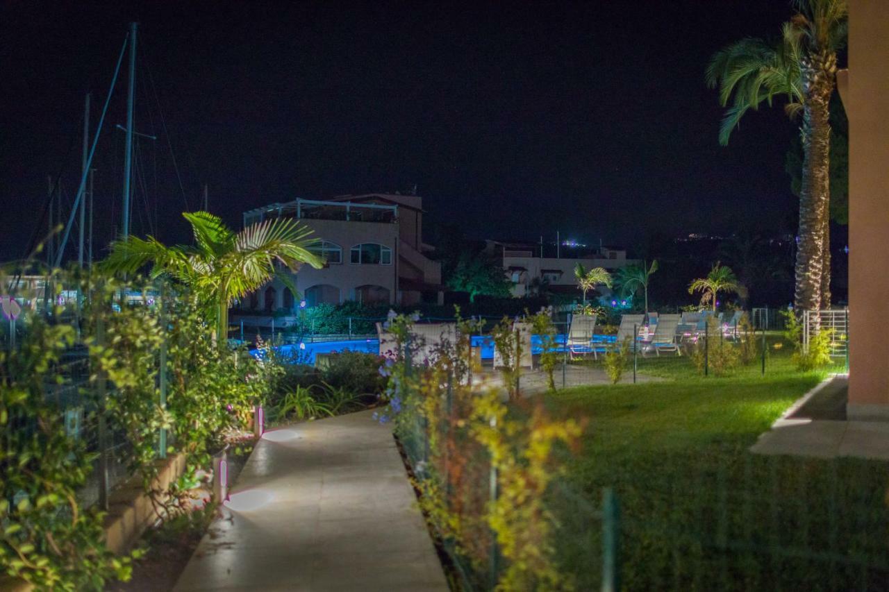 Residence Delfino, Portorosa Фурнарі Екстер'єр фото