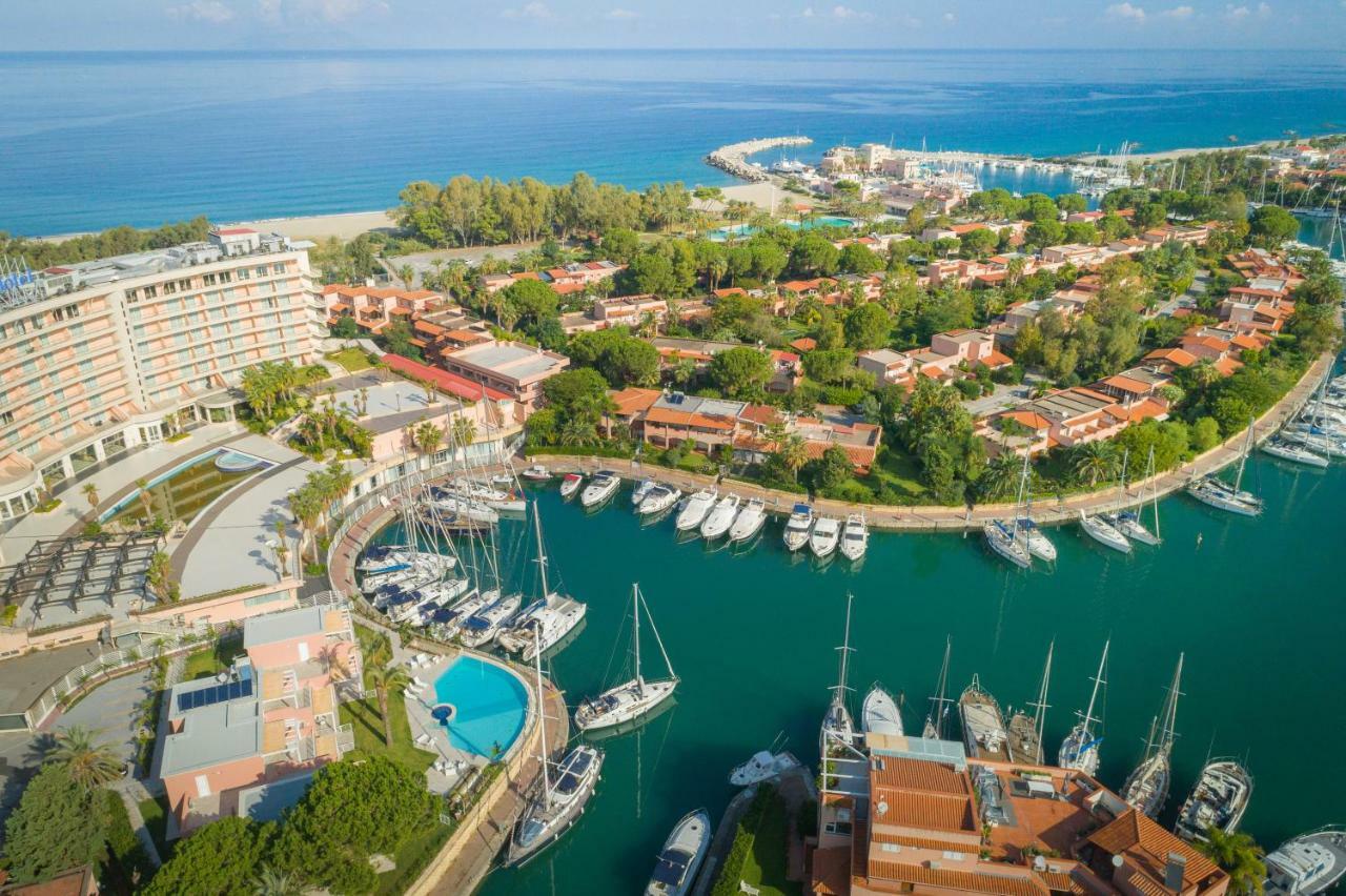 Residence Delfino, Portorosa Фурнарі Екстер'єр фото